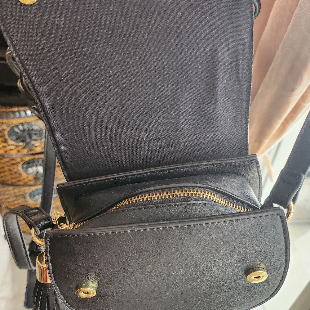 Forever 21 Crossbody bag 😍host-pick! - Picture 4 of 6